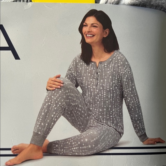 BRAND NEW W TAGS Nautica Gray Star Women's Sleepwear Set. Silky stretch fleece - Picture 2 of 4